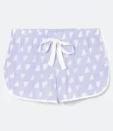 Short de pijama femenino estilo runner, color lila con estampado de corazones blancos, cintura elástica y lazo de ajuste blanco.