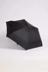 Paraguas plegable color negro.