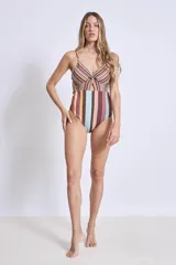 Traje de baño enterizo a rayas verticales multicolores con breteles finos y escote en V con detalle de nudo.
