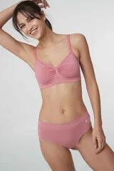 Bombacha sin costuras de microfibra, con cintura elástica y diseño cómodo.
