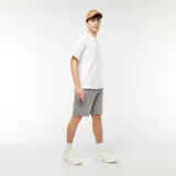 Bermudas de jean gris con efecto desgastado y roturas.
