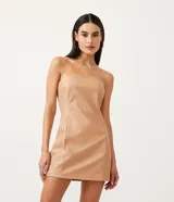 Vestido corto de material sintético color beige, con escote strapless y corte corset.