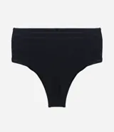 Bombacha de bikini tiro alto color negro, de microfibra lisa.