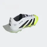 Championes de fútbol Adidas Predator Pro FG, color blanco con detalles en negro y amarillo.