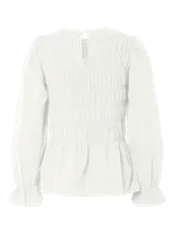 Blusa blanca de tela estructurada y liviana, con detalle smock en el frente, mangas largas abullonadas y puños con volantes.