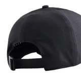 Gorro deportivo New Balance negro con logo bordado en blanco en el frente y perforaciones laterales para ventilación.