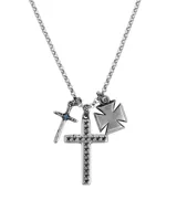 Collar de plata de ley 925 con cadena de eslabones finos y tres dijes colgantes: una cruz latina pequeña con un cristal azul, una cruz latina grande con estrellas grabadas en el centro, y una cruz de hierro (Maltese cross) con acabado oxidado.