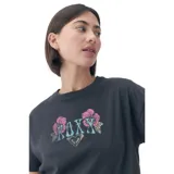 Remera negra de corte clásico con cuello redondo y mangas cortas. Estampado frontal con el logo de Roxy, flores y un corazón.