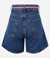 Short mom jeans de tiro alto con cordón de ajuste en la cintura, bolsillos delanteros y traseros.