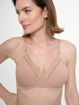 Soutien color piel, de microfibra, sin aro y sin relleno.
