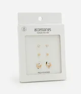Set de tres pares de aros dorados: un par de aros tipo argolla con circonitas, un par de aros con circonitas de punto de luz y un par de aros esféricos.