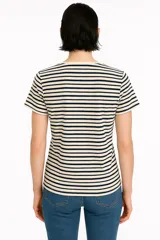 Remera de manga corta a rayas horizontales color crema y azul marino, con cuello en V y corte slim fit.