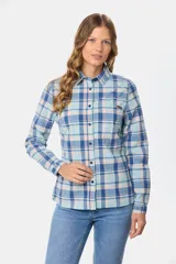Camisa de manga larga a cuadros en tonos azul, celeste y rosa. Con botones personalizados, bolsillo en el pecho y spandex para un mejor calce.