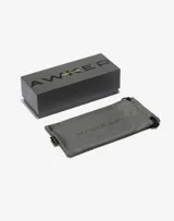 Gafas de sol unisex Hawkers modelo Jam, con montura rectangular de acetato color verde agua con efecto marmolado y lentes marrones degradadas.