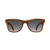 Lentes de sol con montura cuadrada color marrón con efecto madera y lentes grises.
