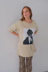 Remerón negro con estampa frontal de dos perros bulldog francés.