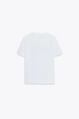 Camiseta negra de algodón con cuello redondo, manga corta y estampado frontal con la frase "California Los Angeles EST 1895" en color blanco.