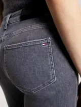 Pantalón de jean superceñido de talle alto, color gris oscuro, con Flex Technology y efecto desteñido integral.