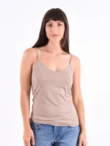 Musculosa ajustada color beige melange, con escote en V y tirantes finos.