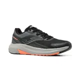 Championes deportivos Joma Vitaly para hombre, color negro con detalles en gris y suela naranja. Capellada de mesh con perforaciones VTS para ventilación, refuerzos sintéticos, entresuela de phylon y suela de caucho resistente a la abrasión.
