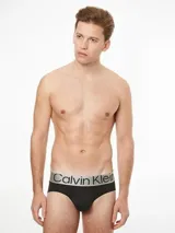 Pack de tres slips negros Calvin Klein de microfibra con cinturilla elástica plateada con el logo de la marca.