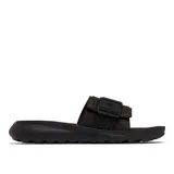 Sandalia tipo slide para hombre, color negro, con una banda ancha ajustable mediante hebilla y cierre de velcro. Presenta un diseño robusto con mediasuela acolchada y suela con tracción Omni-GRIP™ LT.