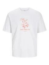 Camiseta blanca de manga corta con cuello redondo y estampado de un vaso de refresco andando en skate.