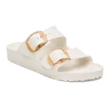 Sandalias Birkenstock Arizona Big Buckle color blanco con hebillas grandes doradas.