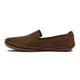Zapato casual de cuero color cognac, diseño sin cordones y costura detallada.