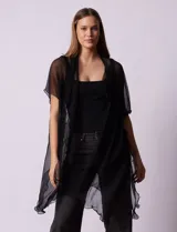 Kimono negro de gasa plisada con detalles en lurex.