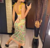 Entero de semivedetina con estampado floral y paddies desmontables. Incluye pareo con estampado floral.