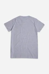 Remera de hombre azul marino, de manga corta, con cuello redondo y logo estampado en el pecho.
