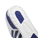 Zapatillas de cuero blanco con detalles en azul, diseño retro y suela de goma.