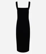 Vestido midi negro de rib con escote cuadrado y breteles anchos.