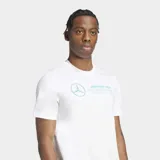Remera blanca de algodón con cuello redondo y logo de Mercedes AMG Petronas Formula One Team estampado en el pecho.