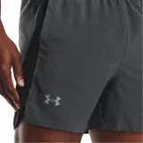 Short deportivo Under Armour Launch SW color gris, de tejido elástico ultraligero con forro interno de malla, paneles laterales de malla para ventilación, cintura elástica con cordón interior y bolsillos laterales.