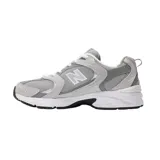 Championes New Balance MR530 color gris con detalles plateados y blancos. Confeccionados en malla y cuero sintético, con amortiguación ABZORB y suela de goma.