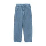 Pantalón jean celeste de corte recto.