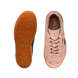 Championes Puma Palermo Elevata, color negro con franja blanca y suela marrón.