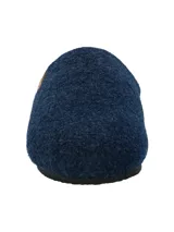 Pantufla cerrada azul marino de fieltro, con plantilla de corderito.