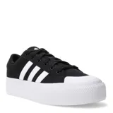 Championes Adidas Bravada 2.0 negros con plataforma blanca y las tres tiras blancas características de la marca.