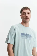 Remera azul marino de algodón con cuello redondo y logo estampado en el pecho.