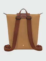 Mochila Longchamp modelo Le Pliage Original M, color crudo con detalles en cuero marrón.