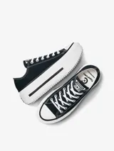 Championes Converse Chuck Taylor All Star Lift, color negro con plataforma blanca.