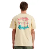 Remera color crema de manga corta con estampado de esqueleto de pez en el pecho.