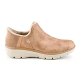 Botín casual color marrón claro, marca Skechers, modelo Slip-Ins Relaxed Fit: Easy Going - Modern Hour. Fabricado con cuero vegano tratado con 3M Scotchgard, forro de piel sintética y plantilla acolchada Skechers Air-Cooled Memory Foam.