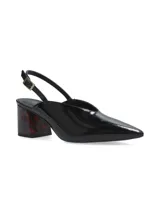 Zapato de cuero negro charol con punta fina, slingback con hebilla dorada y taco geométrico con estampado carey.