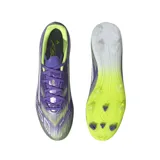 Championes de fútbol Adidas F50 League FG, color violeta con detalles en amarillo y blanco. Presentan ajuste regular, cierre de cordones, parte superior de Fiberskin con estampado Sprintgrid y suela Sprintplate 360 firme/multisuperficie.