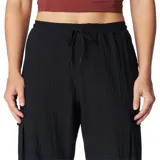 Pantalón cargo verde oliva de corte recto, con cintura elástica ajustable con cordón, bolsillos laterales y bolsillos cargo con cierre.