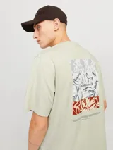 Camiseta de manga corta color beige, con cuello redondo y estampado en la espalda con el logo de la marca Jack & Jones.